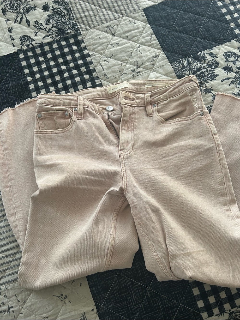 Ankle Crop Women’s Jeans in Light Pink by